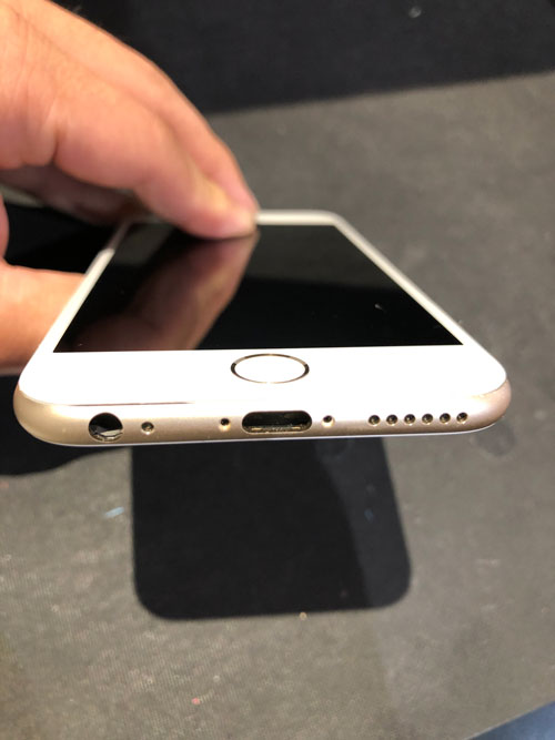 スピーカー着信音等、正常に聞こえるか確認します。